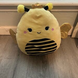 yellow bumble bee squish mallow